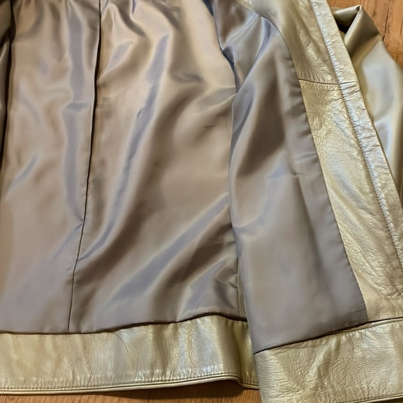 Jones New York tan leather jacket. - Picture 6 of 10